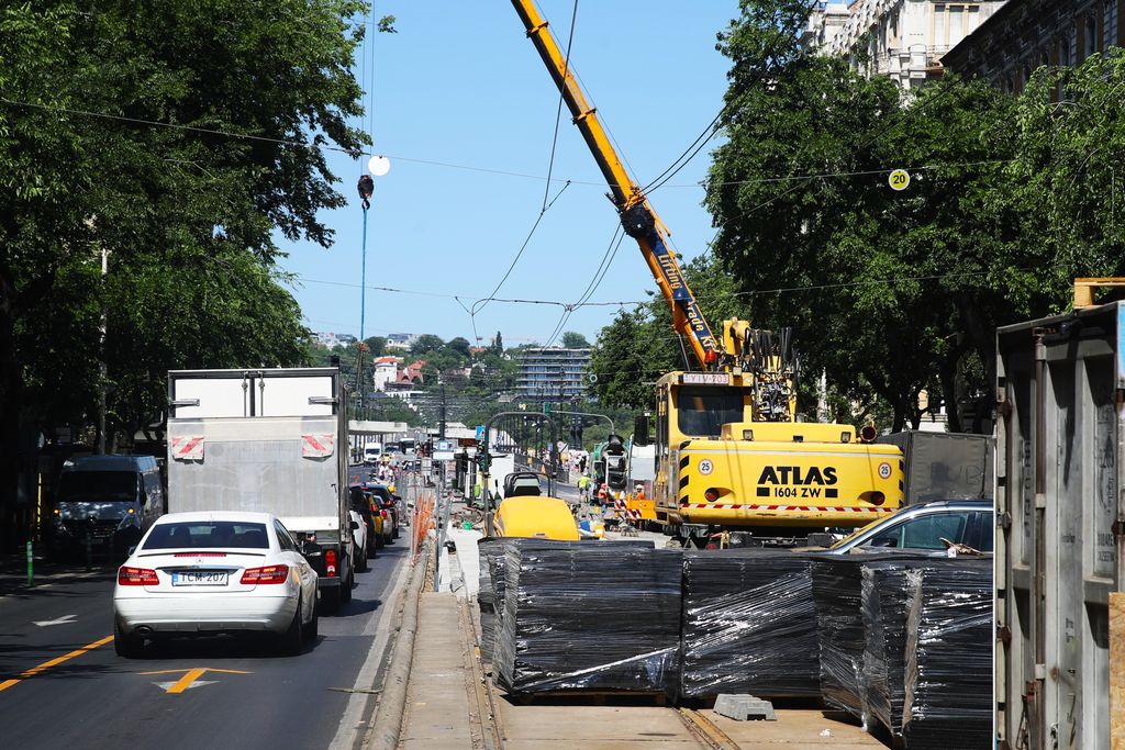 20250701 budapest felujitasok miatt dugok alakulnak ki a kozlekedesben havran zoltan magyar nemezet