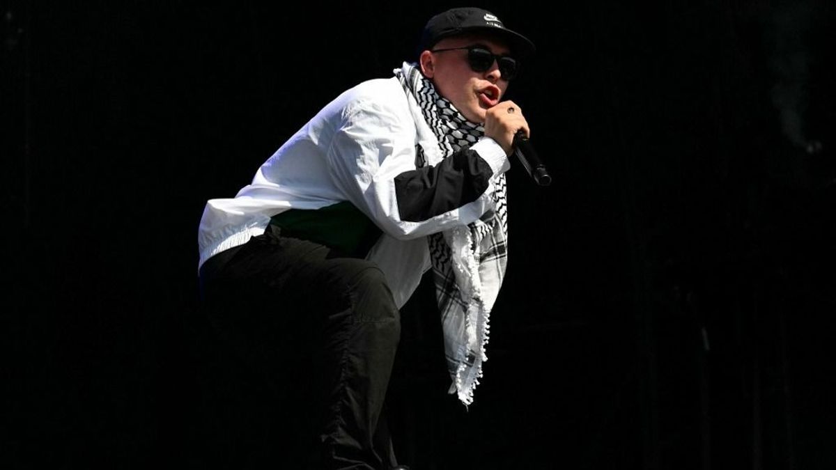  Terrorizmusváddal néz szembe a Kneecap raptrió tagja