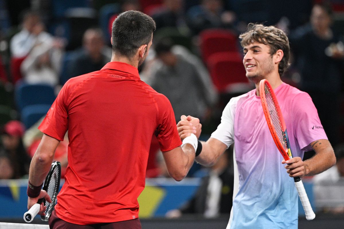 Flavio Cobolli a wimbledoni negyeddöntő előtt tavaly Sanghajban már játszhatott példaképe, Novak Djokovics ellen, akkor három játék jutott az olasznak
