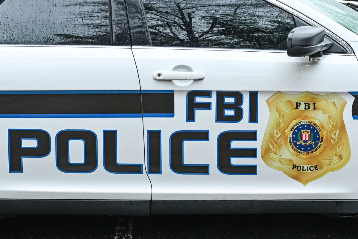 Kaliforniában az FBI magas összegű nyomravezetői díjat ajánlott fel szövetségi tisztségviselők támadójának kézre kerítése érdekében pénteken