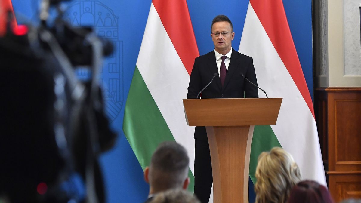 Szijjártó Péter elmondta, miért kell új kőolajvezeték