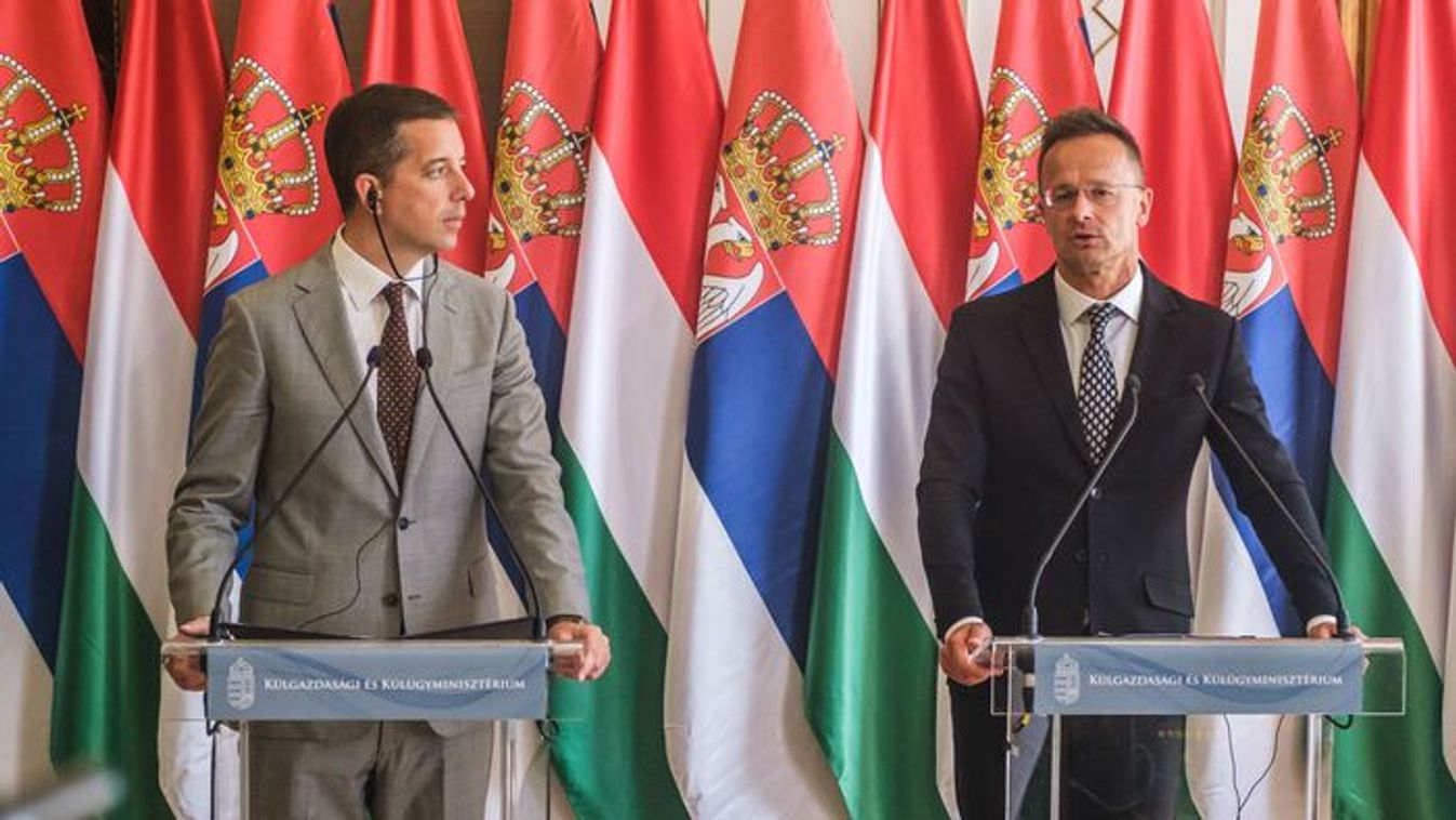 Hungarian Minister of Foreign Affairs and Trade Peter Szijjarto, and Serbian Foreign Minister Marko Durics (Photo: MTI)
