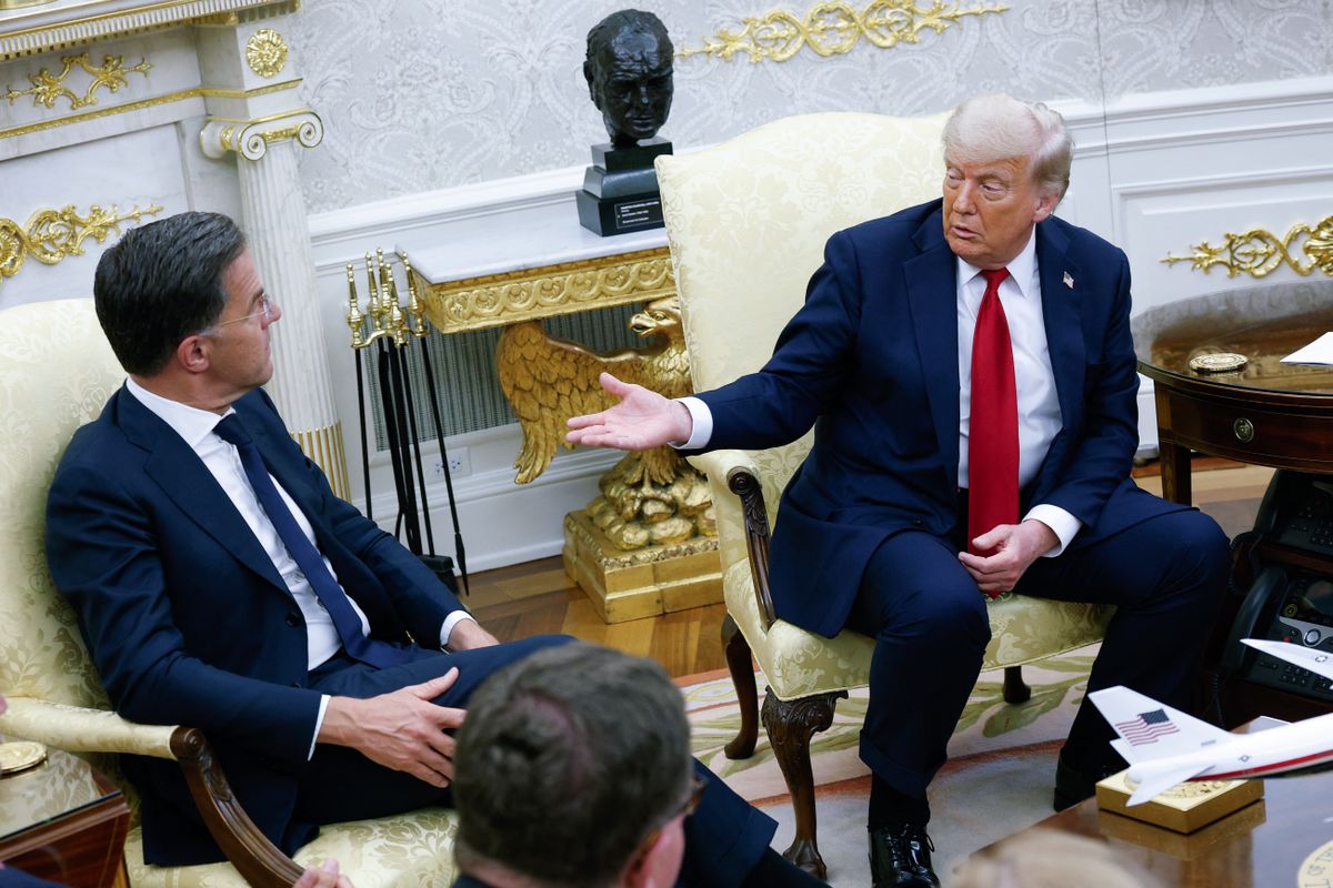 Donald Trump és Mark Rutte fegyvermegállapodást jelentettek be, és Trump 100%-os vámokat helyezett kilátásba Oroszországgal szemben, ha nincs béke.