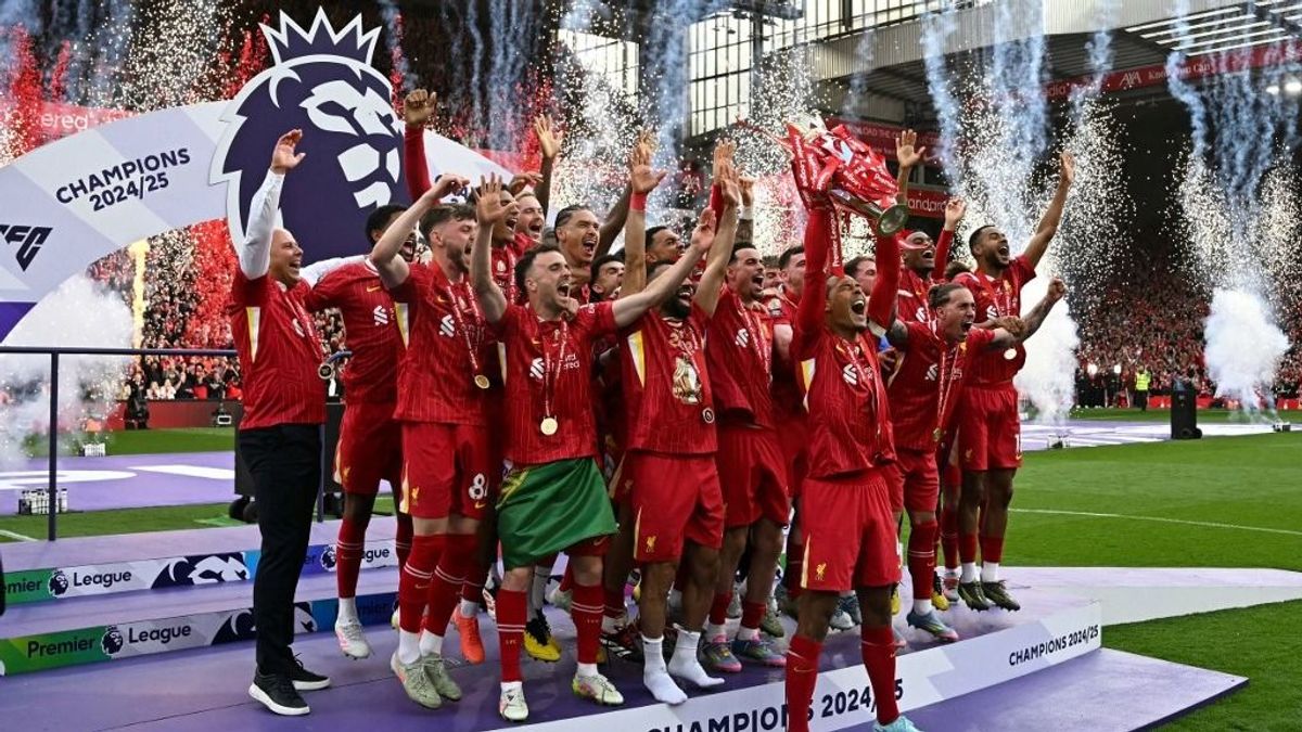 A Liverpool bukásáról és a Manchester United újjáéledéséről írnak Angliában