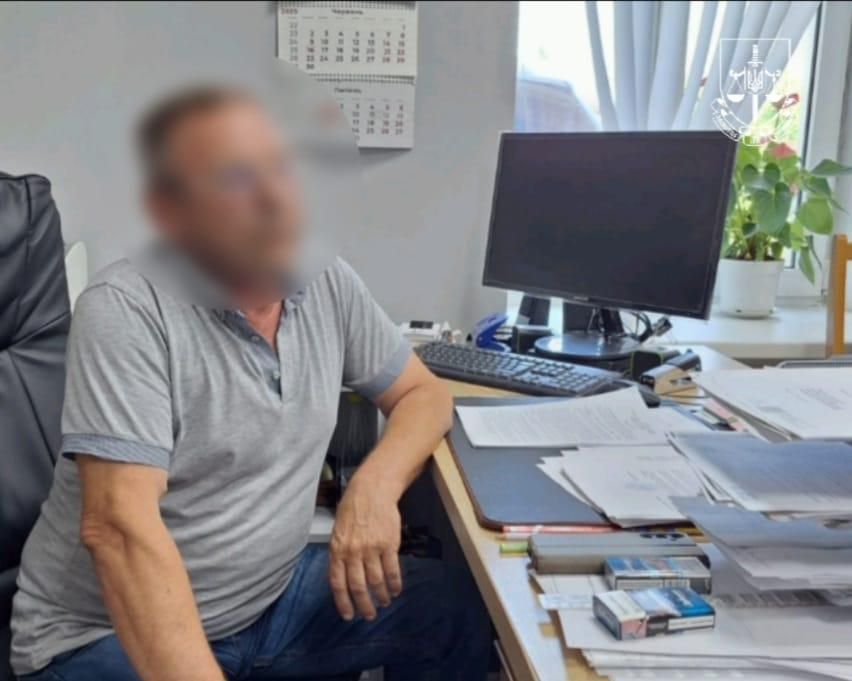 Egy bukovinai képviselő Ukrajnában állami erdőket privatizált törvénytelenül, 1,8 millió hrivnyás kárt okozva az államnak.