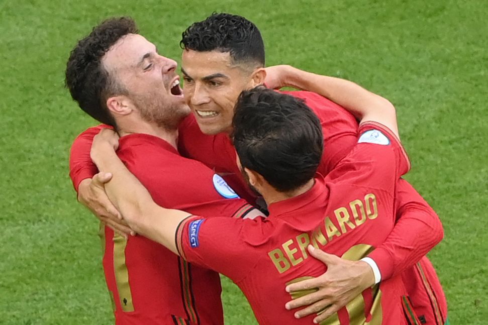 Már csak emlék: Együtt Diogo Jota, Ronaldo és Bernardo Silva