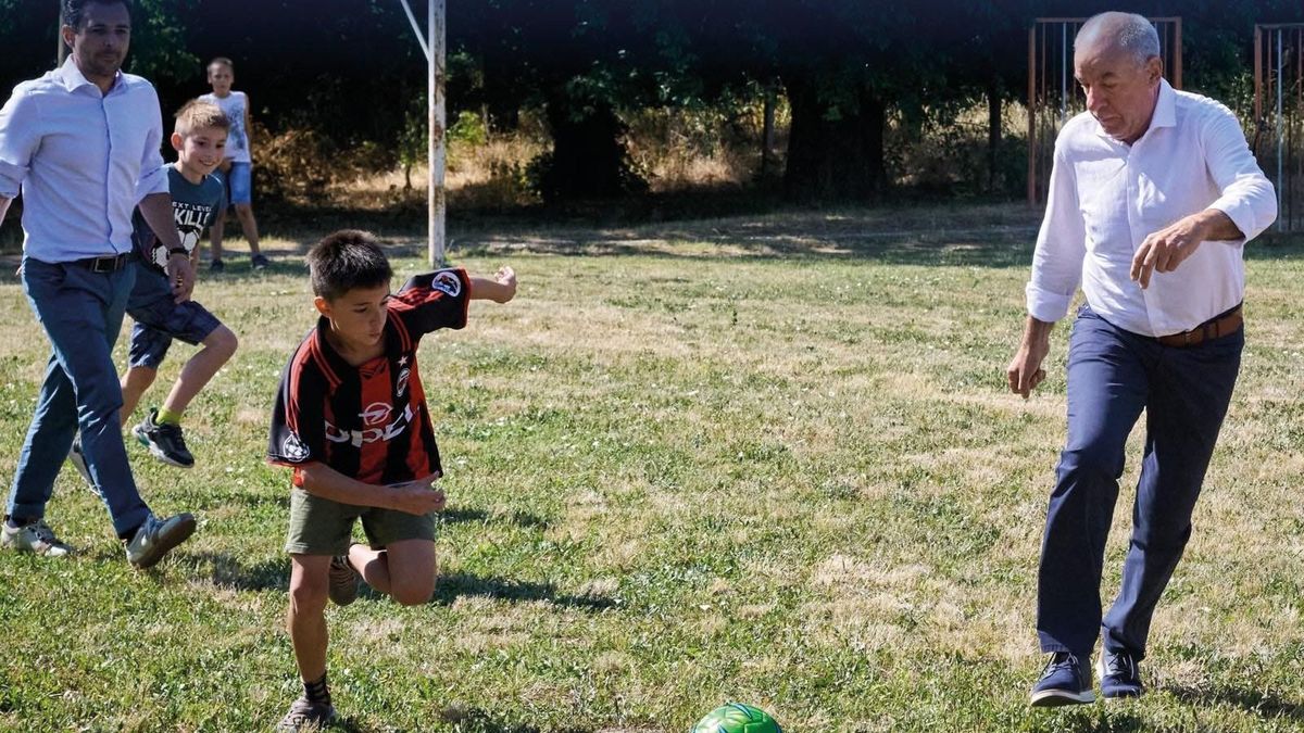 Váratlan helyen bukkant fel a köztársasági elnök