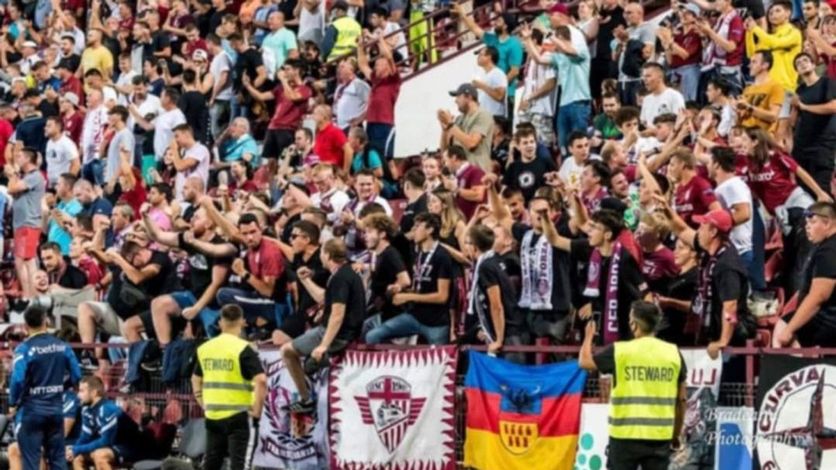 Kolozsvár vesztésre áll, a lelátón még tartja magát a kis magyar világ