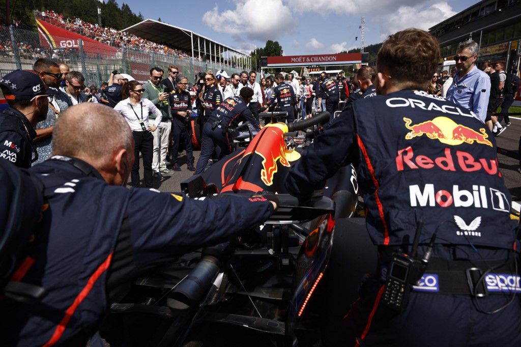 A sprinthétvégés szokásoknak megfelelően az F1-es mezőny már szombat délután rajtprocedúrához készülhetett