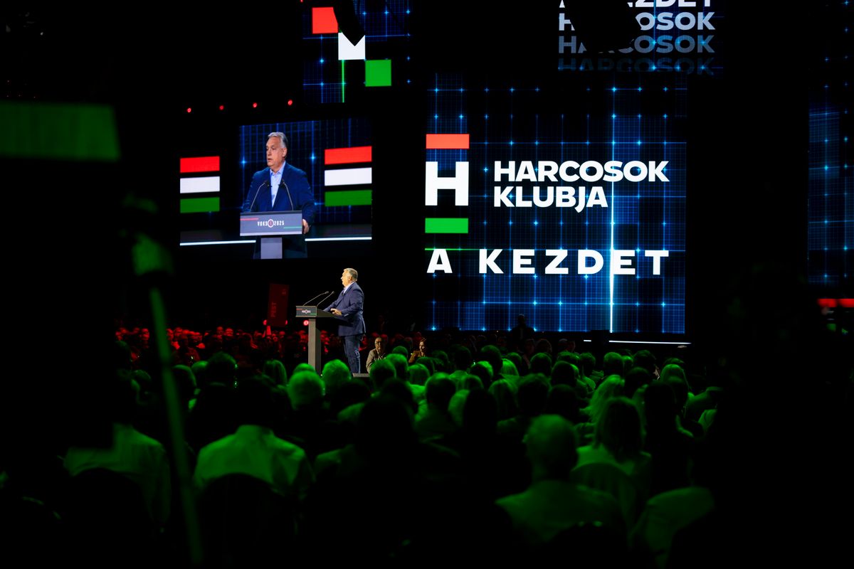 Budapest, 2025. május 18.
A Miniszterelnöki Kommunikációs Főosztály által közreadott képen Orbán Viktor miniszterelnök beszédet mond a Harcosok klubja - A kezdet elnevezésű rendezvényen a budapesti BOK Csarnokban 2025. május 18-án.
MTI/Miniszterelnöki Kommunikációs Főosztály/Fischer Zoltán