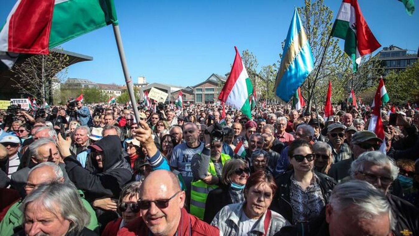 COF-COKA demonstration at the Millenaris, April 12, 2025 (Photo: Zoltan Havran)