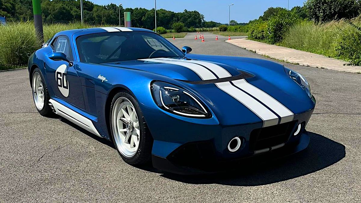 Öt hónap alatt építették meg diákok ezt a Cobra Coupé előtt tisztelgő autót