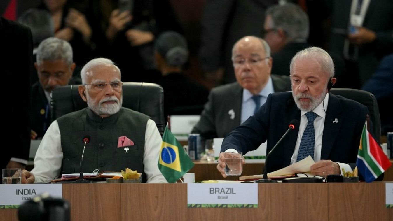 A BRICS-csúcs brazil házigazdája Luiz Inacio Lula da Silva (J)