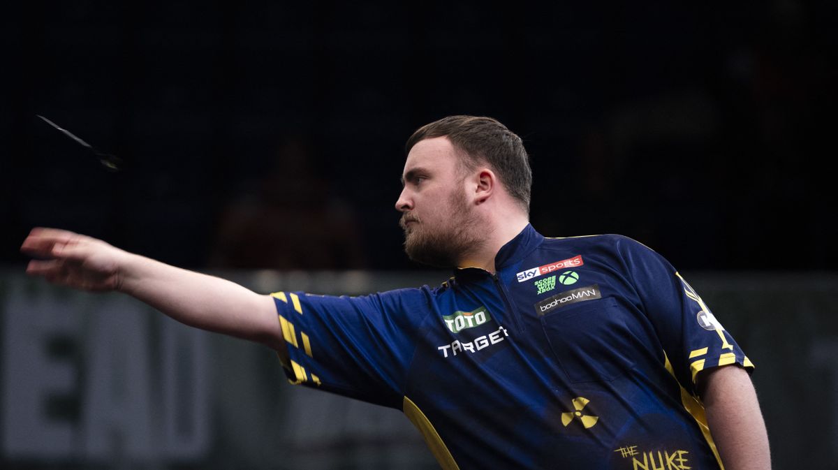 England's Luke Littler competes in the quarter-finals of the 2025 Dutch Darts Masters darts tournament in Den Bosch on January 25, 2025. (Photo by Jeroen JUMELET / ANP / AFP) / Netherlands OUT