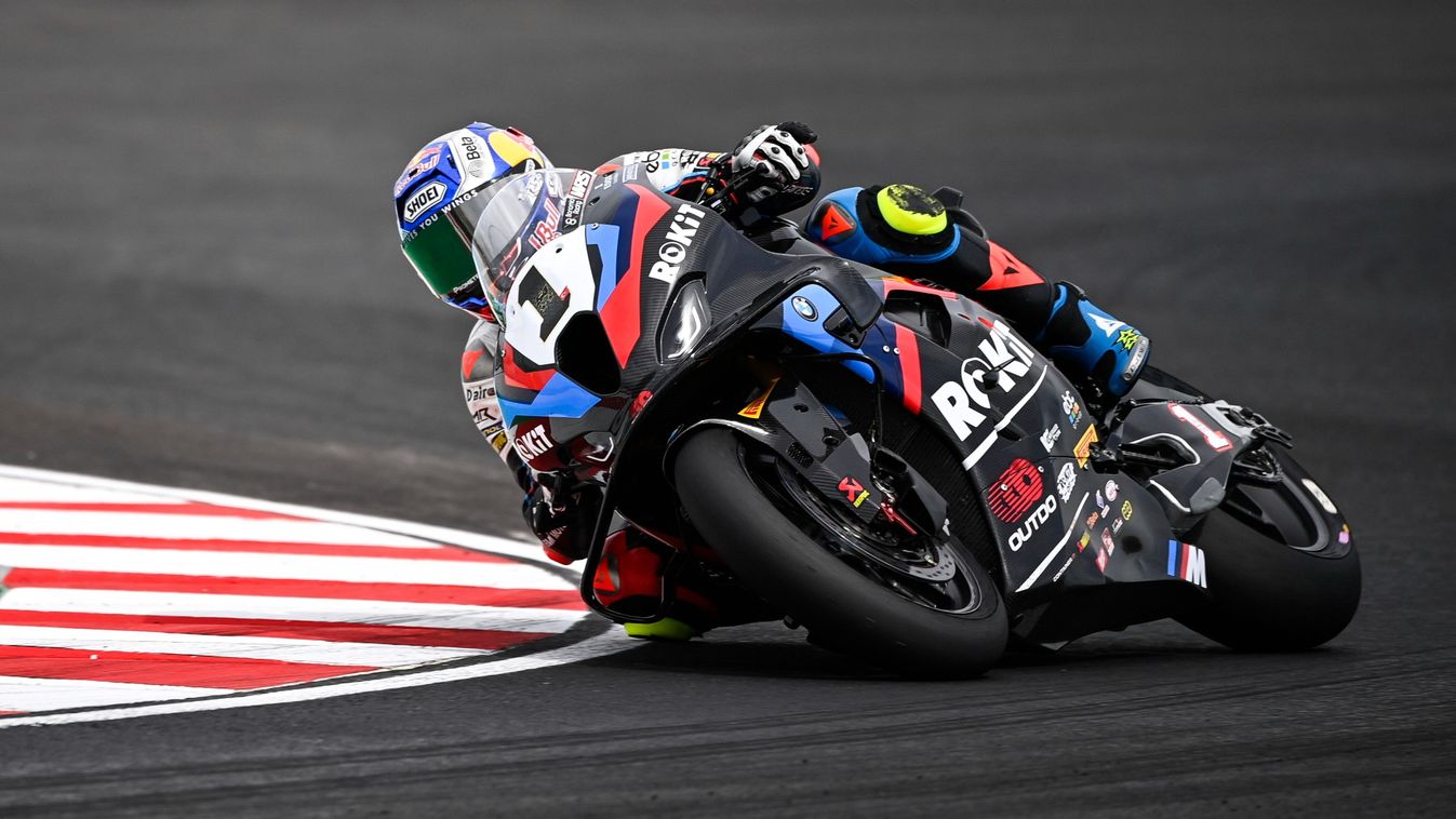 Nagy bukásokat és óriási versenyt hozott a Superbike-vb magyar futama Kép