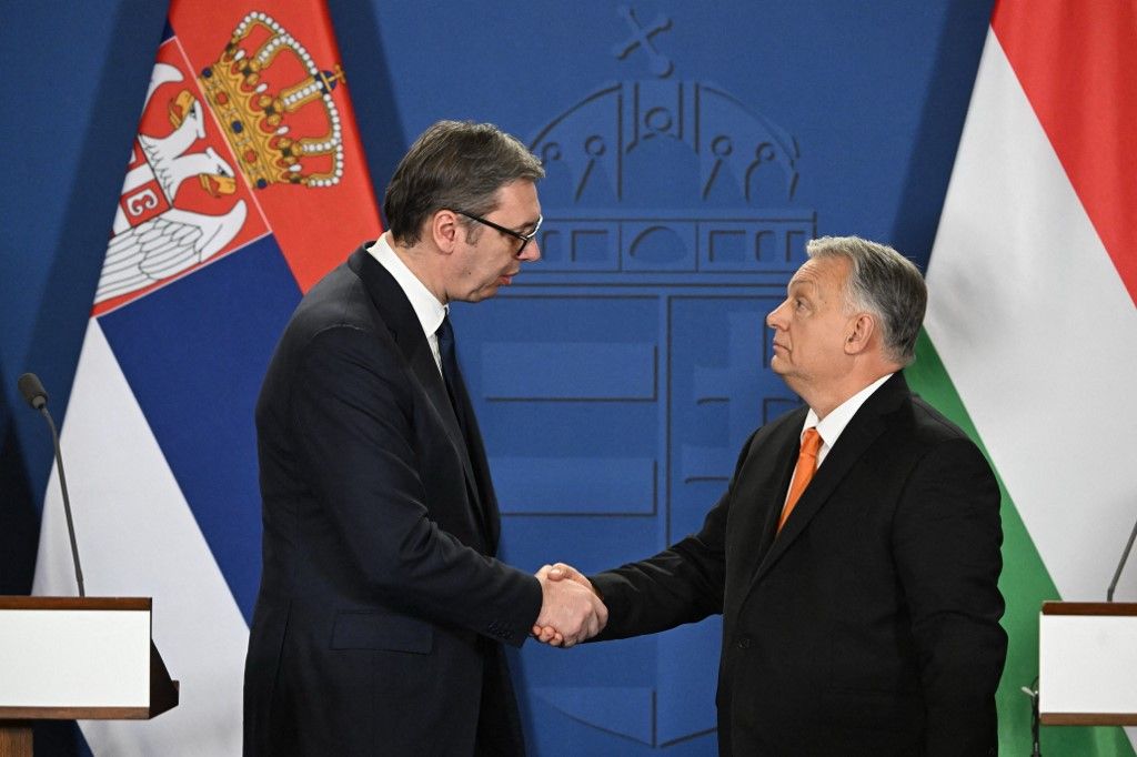 Alekszandar Vucsics szerb elnök (B) és Orbán Viktor magyar kormányfő (Fotó: AFP)