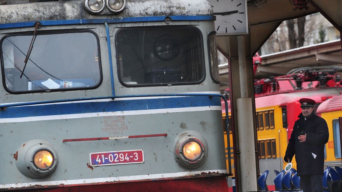 Menet közben vesztette el utasokkal tele két vagonját a Konstancára tartó vonat