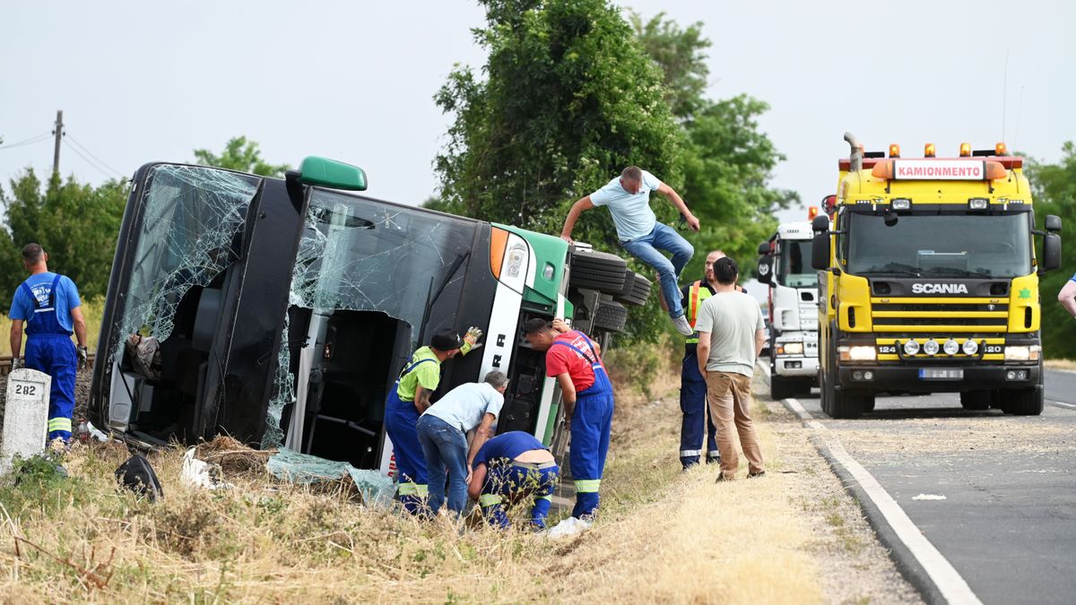Meggyanúsították a Kunszentmártonnál árokba borult busz vezetőjét