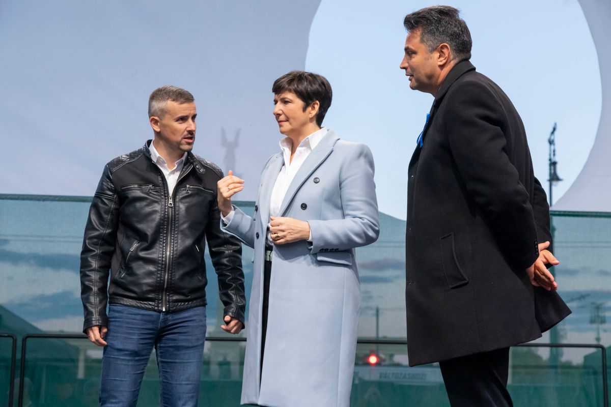 2021.10.23. Budapest
Egységben a szabad Magyarországért!
Október 23-i ellenzéki gyűlés
Fotó: Máté Krisztián (MK)
Ripost
képen: Jakab Péter, a Jobbik elnöke, Dobrev Klára, a Demokratikus Koalíció EP-képviselője, Márki-Zay Péter az ellenzék közös miniszterelnök-jelöltje
