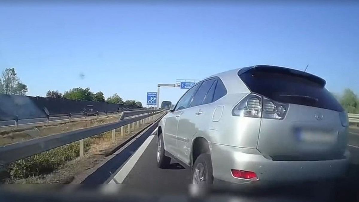 Ittasan cikázott, majd rommá törte a Lexusát az M7-esen + videó