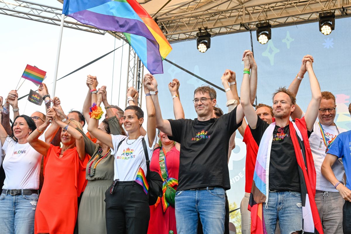 Budapest, 2025. június 28.
Karácsony Gergely főpolgármester (j3) a Budapest Büszkeség rendezvényen (eredetileg Budapest Pride felvonulás) a Műszaki Egyetem előtt 2025. június 28-án.
MTI/Koszticsák Szilárd