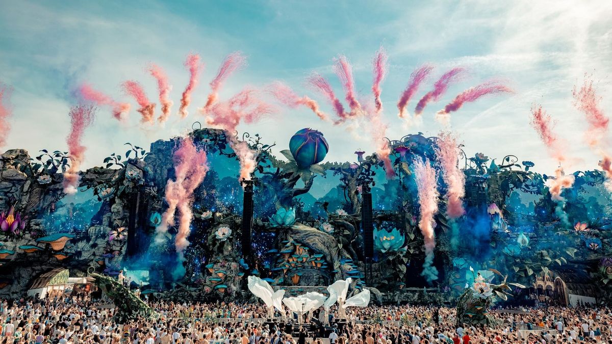 Így borult lángba a Tomorrowland fesztivál nagyszínpada – képek