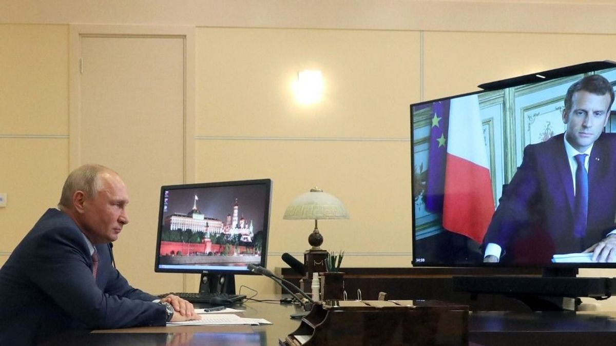 Három év után először egyeztetett Macron és Putyin