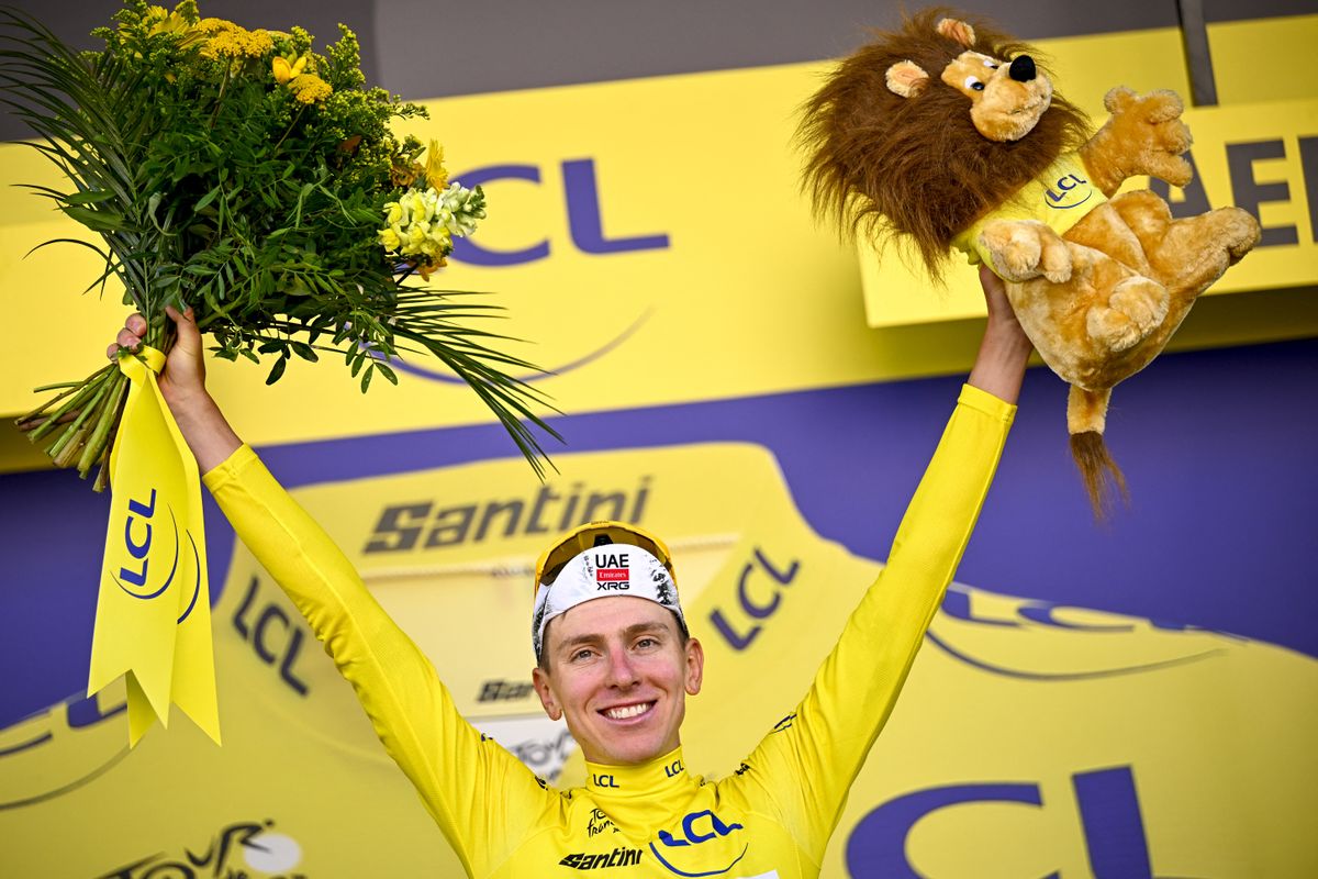 Tadej Pogacar és a sárga trikó: sokszor látott kombináció. A Tour de France időfutamán több mint egy perccel gyorsabb volt, mint Jonas Vingegaard
