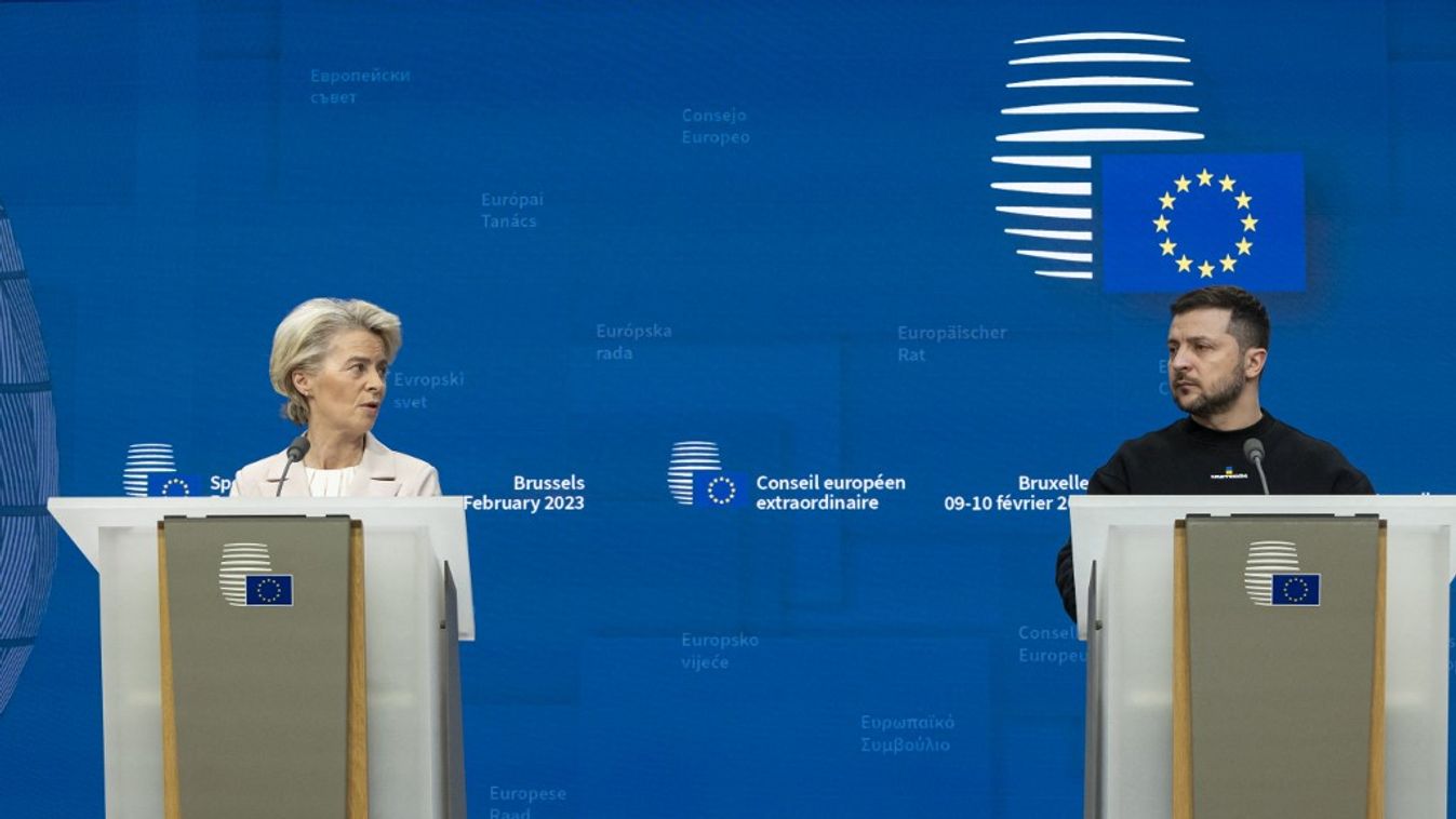 Ursula von der Leyen, az Európai Bizottság elnöke (B) és Volodimir Zelenszkij ukrán elnök (Fotó: AFP)