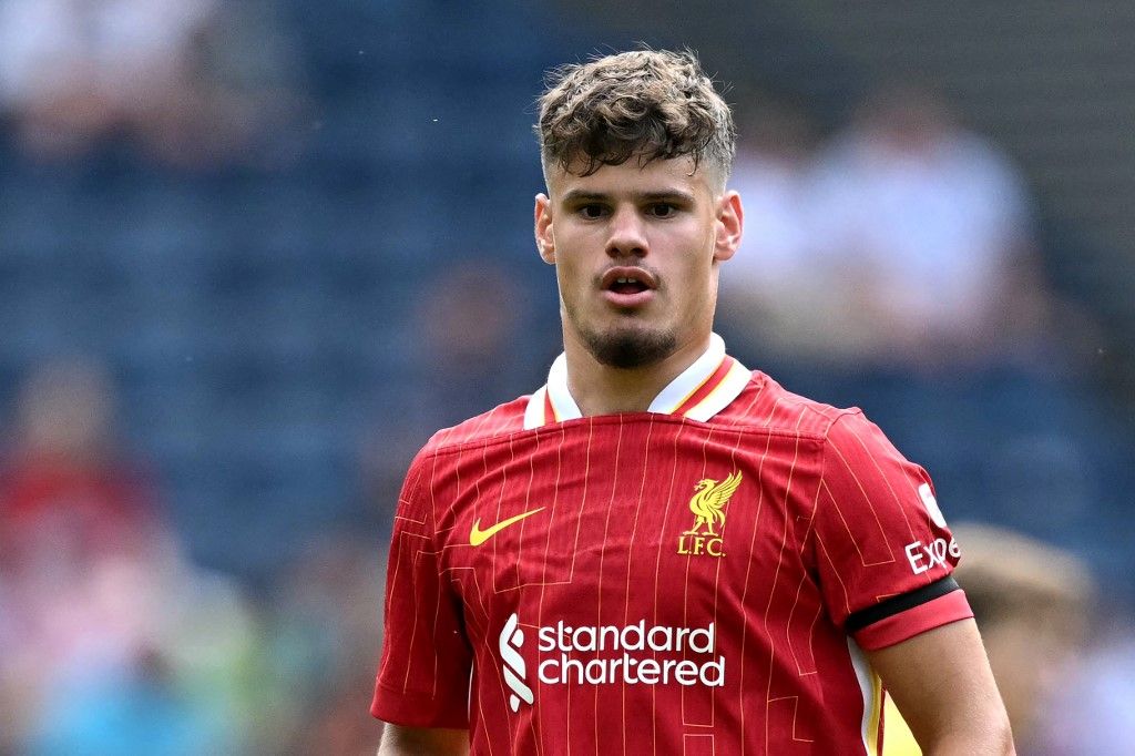 Liverpool, felkészülés, Preston, Szoboszlai Dominik, Kerkez Milos, Liverpool's Hungarian midfielder #57 Milos Kerkez looks on during the pre-season friendly football match between Preston North End and Liverpool at Deepdale stadium in Preston, north-west England on July 13, 2025. Liverpool are to retire Diogo Jota's number 20 shirt in honour of the Portugal forward who was killed in a car crash this month. The club return to action for the first time since the July 3 tragedy at English Championship side Preston today. (Photo by Oli SCARFF / AFP) / RESTRICTED TO EDITORIAL USE. No use with unauthorized audio, video, data, fixture lists, club/league logos or 'live' services. Online in-match use limited to 120 images. An additional 40 images may be used in extra time. No video emulation. Social media in-match use limited to 120 images. An additional 40 images may be used in extra time. No use in betting publications, games or single club/league/player publications. /
