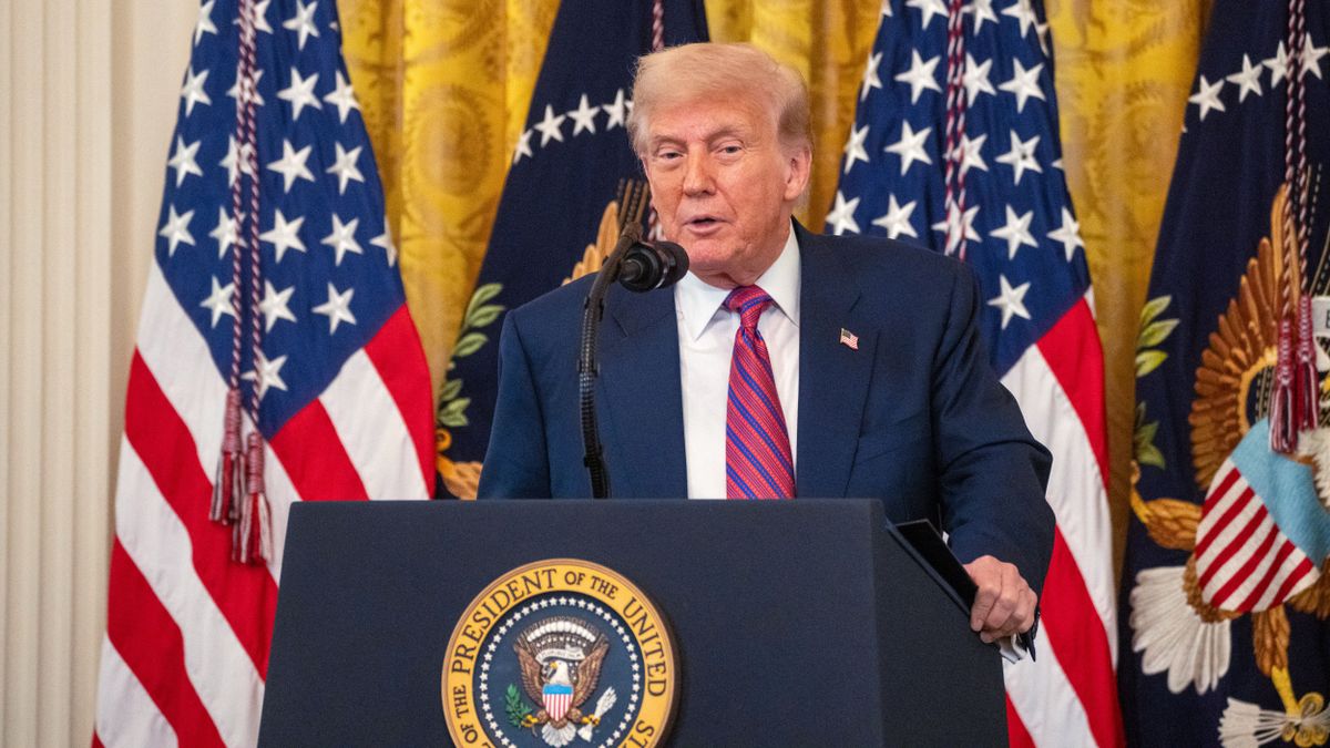 Donald Trump beperelte a Wall Street Journalt