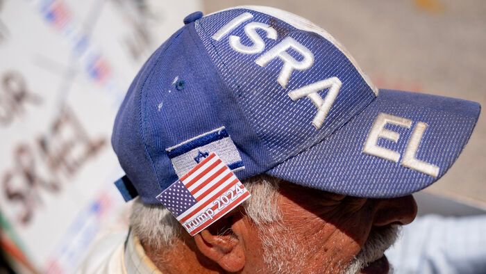 Trump támogatói szintén bekötötték fülüket – így fejezték ki támogatásukat