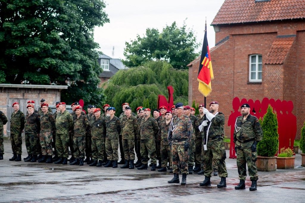 15 June 2025, Lower Saxony, Vechta: Numerous reservists stand in front of the arsenal in Vechta Citadel as part of National Veterans Day for a reservist roll call and swearing-in ceremony. Every year on this day, the service, commitment and achievements of Bundeswehr soldiers who are or have been deployed are honored. Photo: Hauke-Christian Dittrich/dpa (Photo by Hauke-Christian Dittrich / dpa Picture-Alliance via AFP)