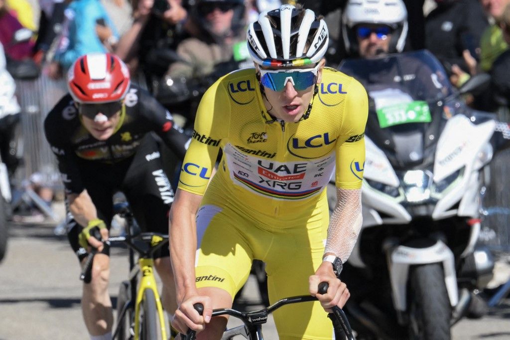 Tadej Pogacar a befutónál lehajrázta Jonas Vingegaard-t a Tour de France 16.szakaszán, a Mont Ventoux-n
