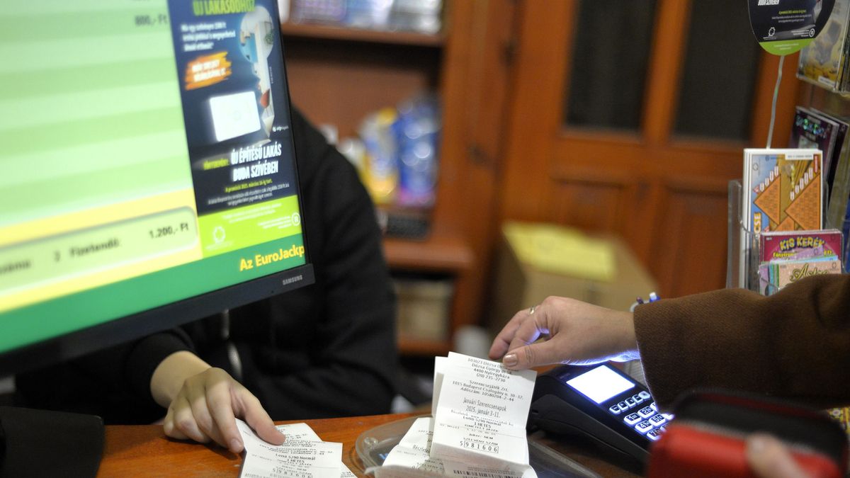 Kihúzták a lottót, egy szerencsés játékos csaknem 300 millió forintot nyert