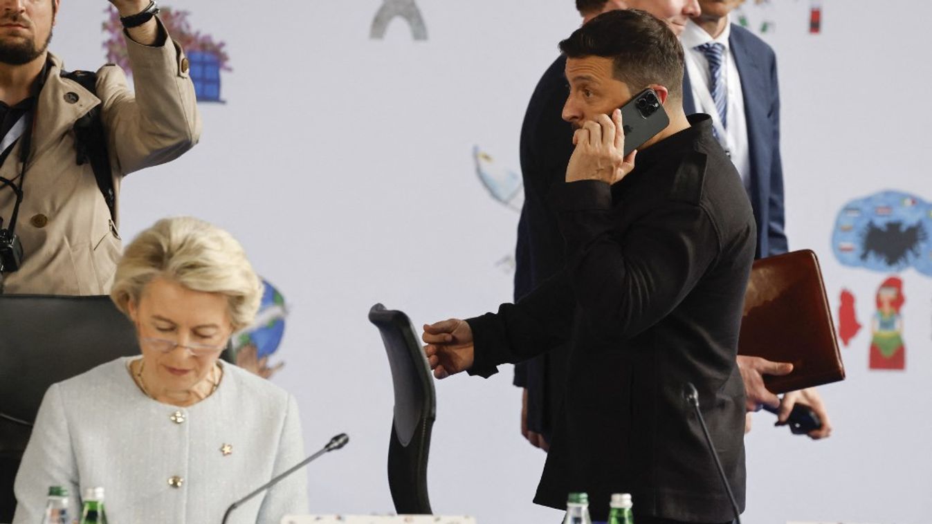 Ursula von der Leyen, az Európai Bizottság elnöke és Volodimir Zelenszkij ukrán elnök (Fotó: AFP)