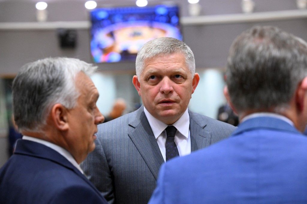 Hungary's Prime Minister Viktor Orban (L) talks with Slovakia's Prime Minister Robert Fico (C) during the European Council in Brussels on June 26, 2025. EU leaders meet from June 26 to 27 to discuss geoeconomic challenges and the ongoing developments in Ukraine and the Middle East. (Photo by JOHN THYS / AFP)