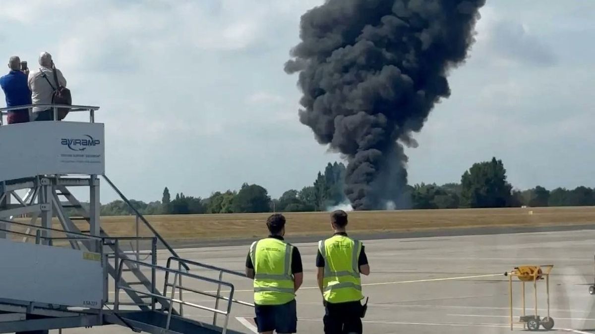Másodpercekkel a felszállás után lezuhant egy repülő Londonban, többen meghaltak + videó