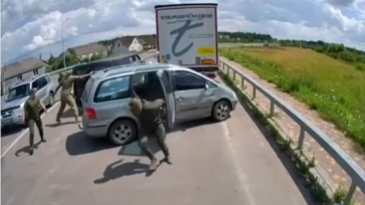 Kényszersorozás Ukrajnában: lapáttal próbálták elűzni az emberrablókat
