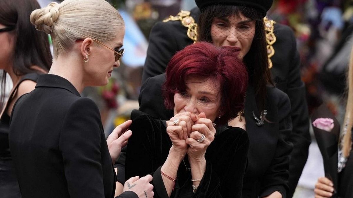 Ozzy Osbourne felesége összetört a temetésen, utolsó útjára kísérték a legendát + galéria & videó