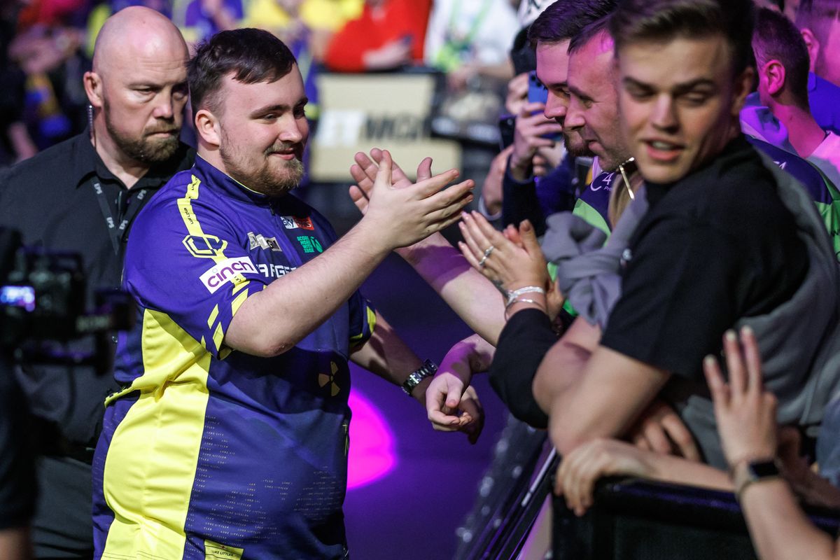 Luke Littler már a legjobb nyolc között az egyik legnagyobb dartsversenyen