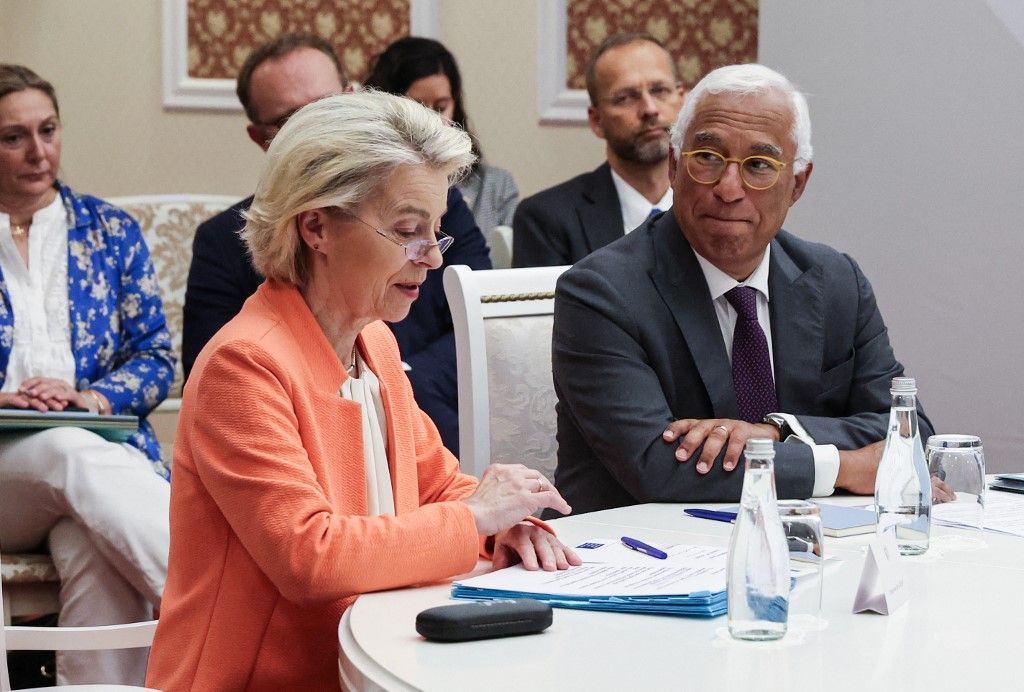 Hszi Csin-ping kínai elnök fogadja az EU vezetőit