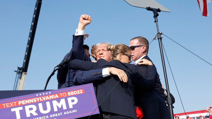 Butler megyében Donald Trump éppen beszédet tartott a kampánygyűlésén, amikor egy lövéssorozat rázta meg a rendezvényt