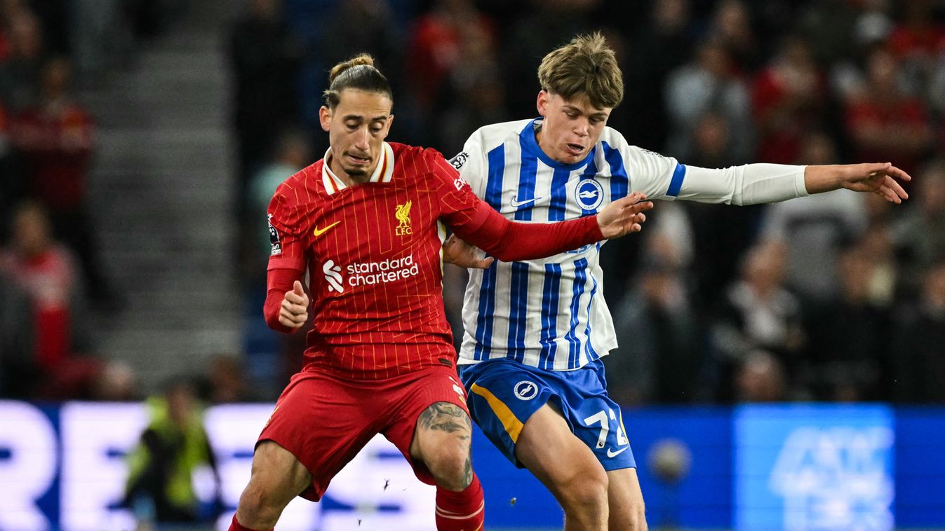 Kosztasz Cimikasz (balra) 2020 óta erősíti a Liverpoolt