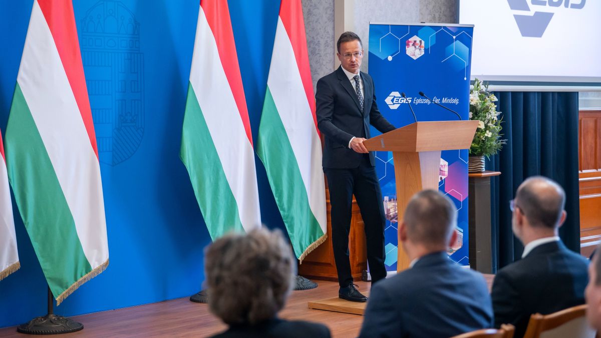 Péter Szijjártó napovedal nadaljnjo vladno podporo farmacevtski industriji