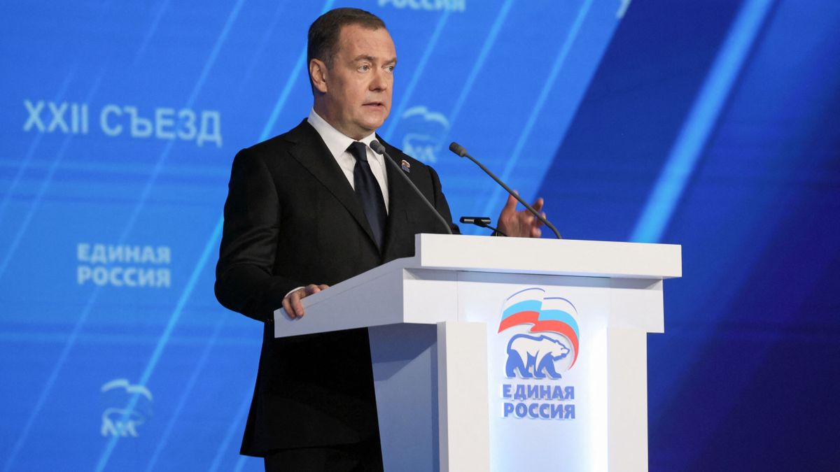 Dmitrij Medvegyev szerint a NATO-főtitkár túl sok varázsgombát evett