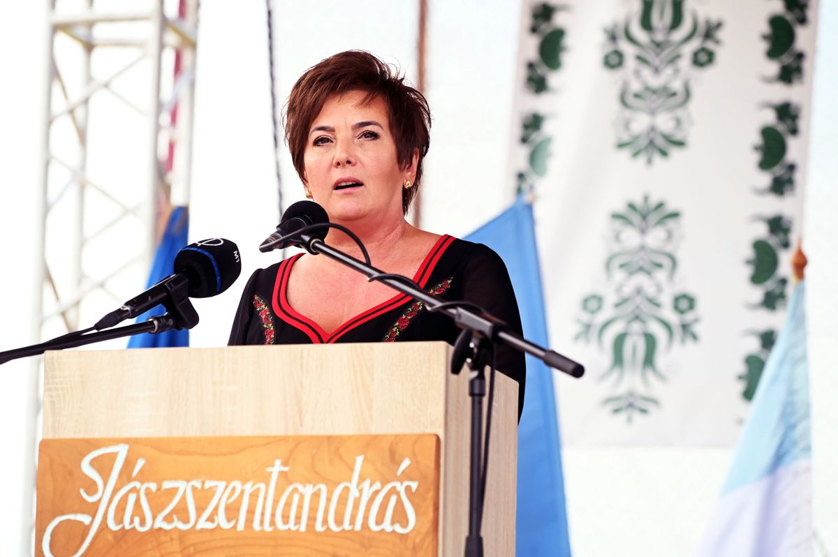 Jászszentandrás, 2025. július 26.
Závogyán Magdolna, a Kulturális és Innovációs Minisztérium kultúráért felelős államtitkára beszédet mond a három napon át tartó 29. Jász Világtalálkozó második napján tartott díszünnepségen Jászszentandráson 2025. július 26-án.
MTI/Mészáros János