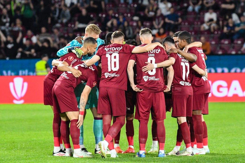 Paksi FC, Európa-liga, CFR Cluj, román futball, bajnokság, Players of CFR Cluj during the match between CFR Cluj and Universitatea Cluj in the Romanian Superliga Play-off at Dr. Constantin Radulescu Stadium in Cluj-Napoca, Romania, on May 3, 2025 (Photo by Flaviu Buboi/NurPhoto). (Photo by Flaviu Buboi / NurPhoto via AFP)