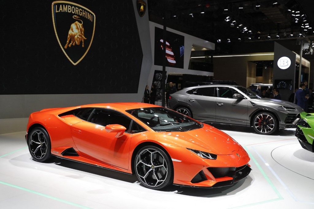 Egy ilyen, Lamborghini Huracán EVO típusú autóban vesztette életét Diogo Jota és testvére, A Lamborghini Huracan Evo sports car is displayed during the 18th Shanghai International Automobile Industry Exhibition, also known as Auto Shanghai 2019, in Shanghai, China, 16 April 2019. (Photo by dycj / Imaginechina via AFP)