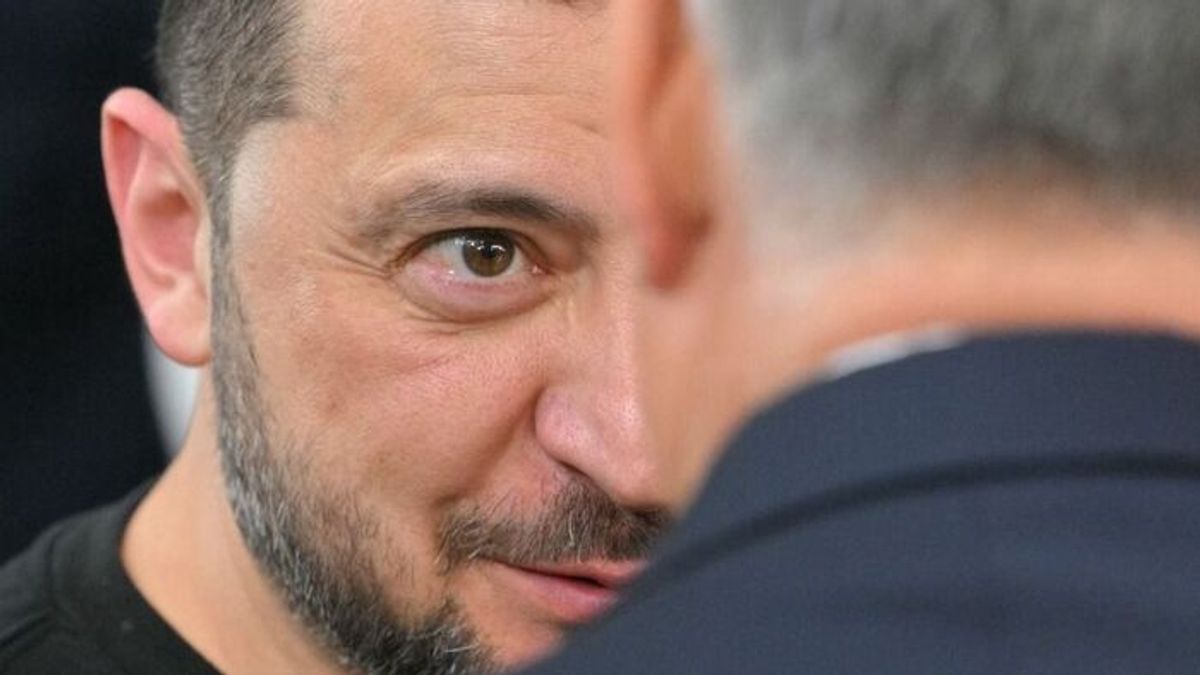 Zelensky Relentlessly Targets Hungary